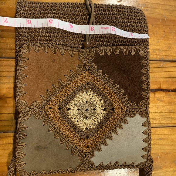 Crochet crossbody w leather detailing NWOT - Picture 9 of 10